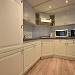 In Veluwe Near Sauna Drome شاليه *